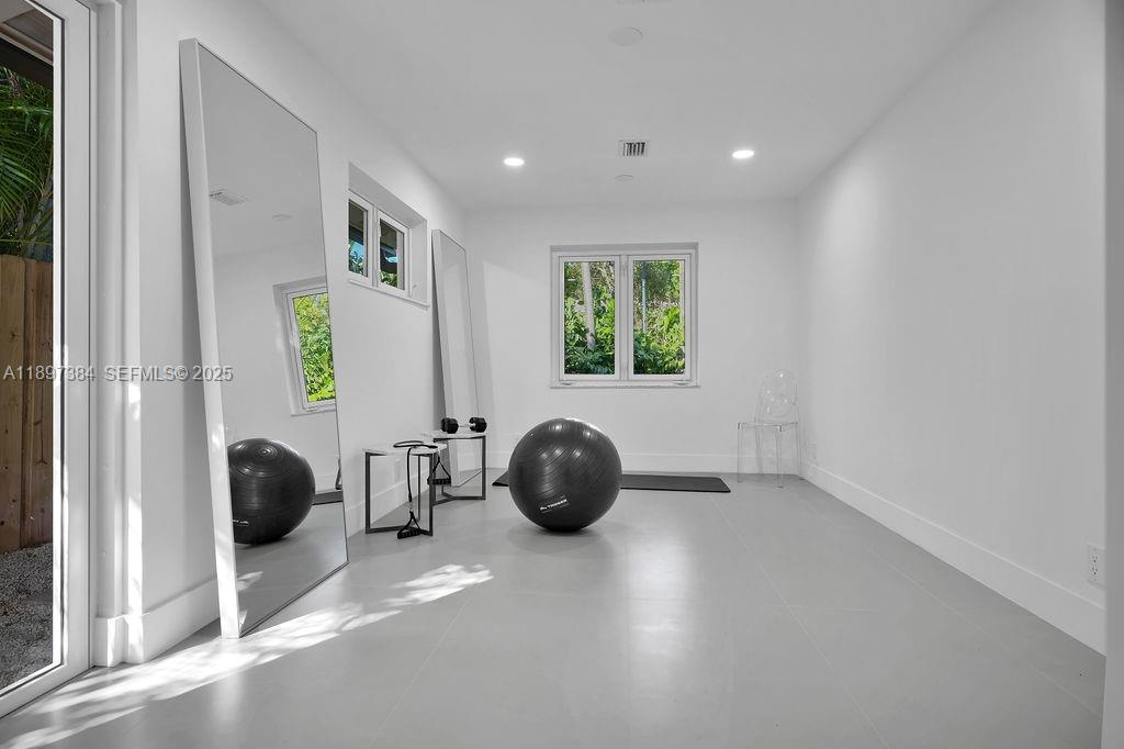 MANOR GROVE - Residential