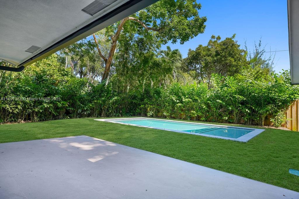 MANOR GROVE - Residential