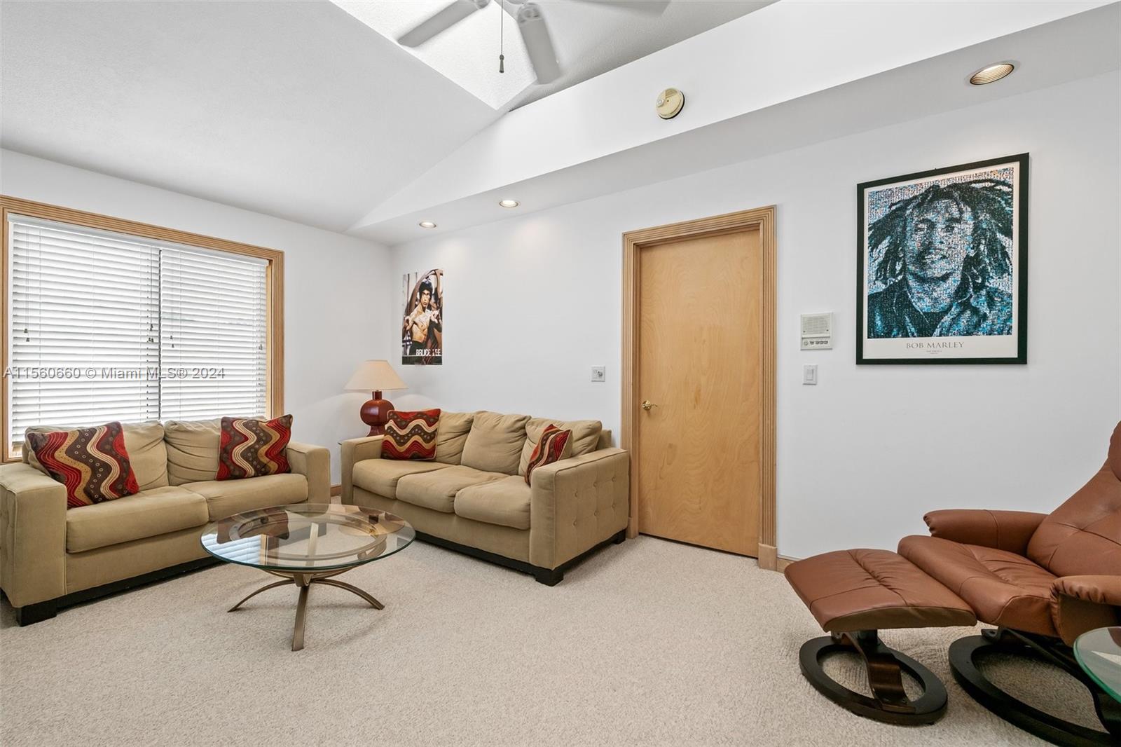 BAY COLONY - Residential