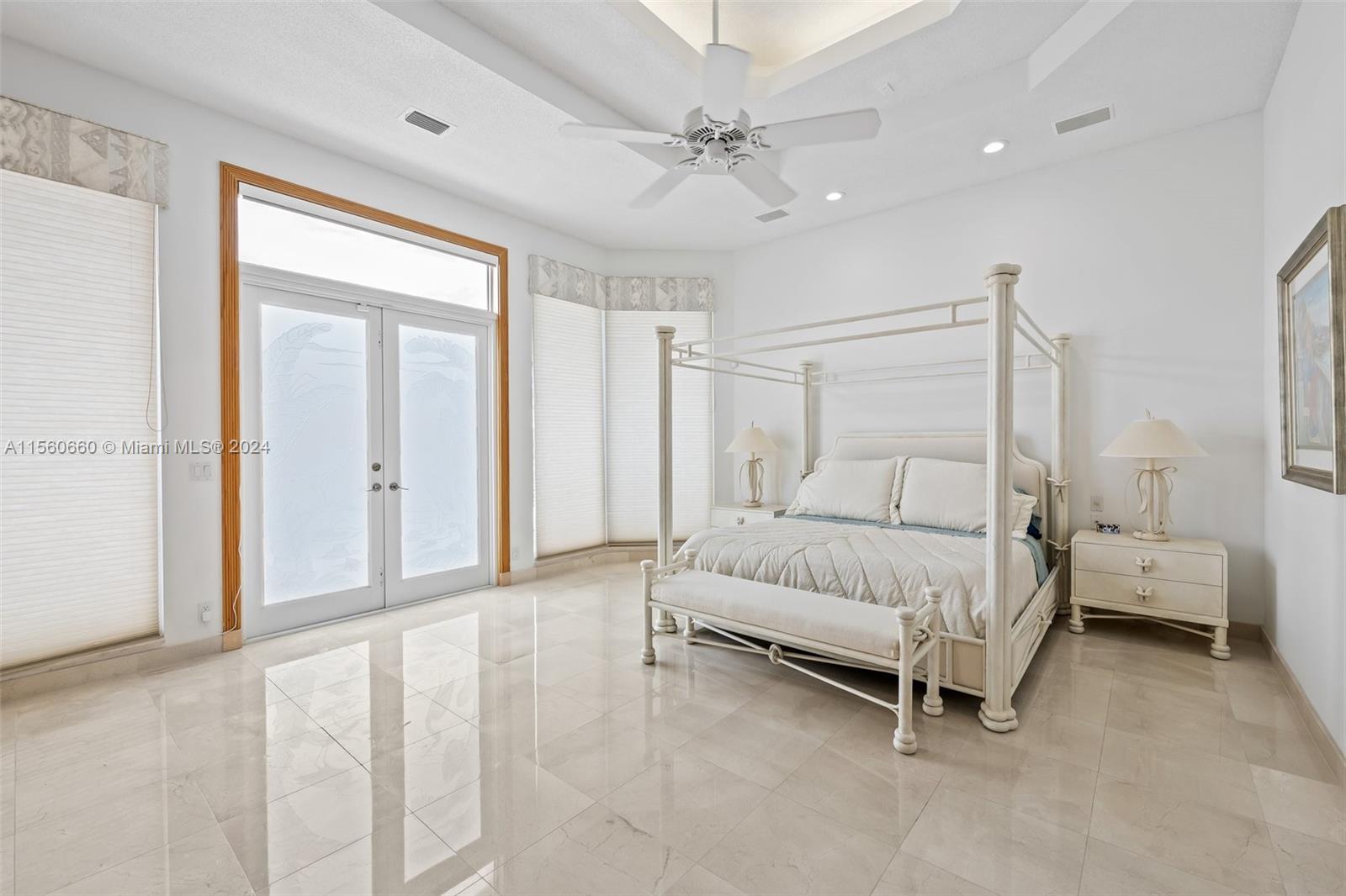 BAY COLONY - Residential