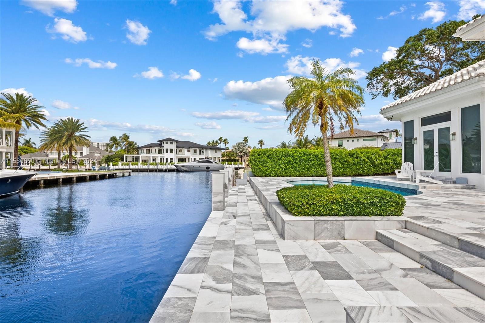 BAY COLONY - Residential