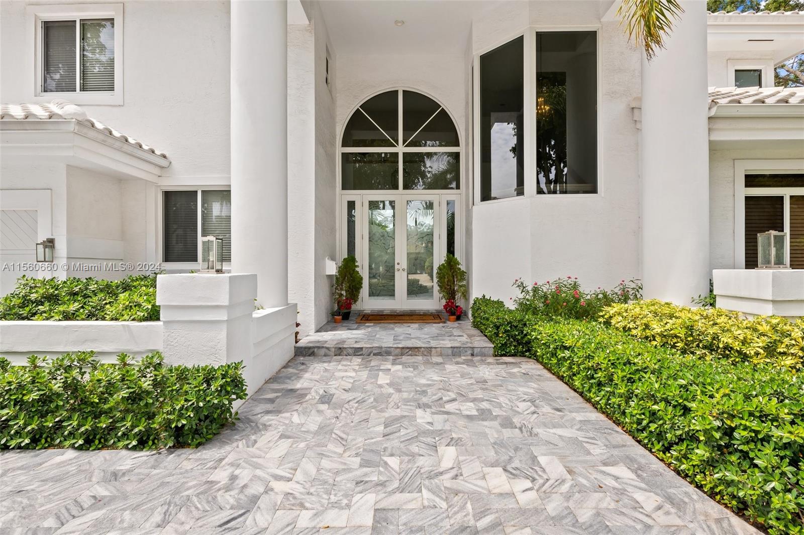 BAY COLONY - Residential