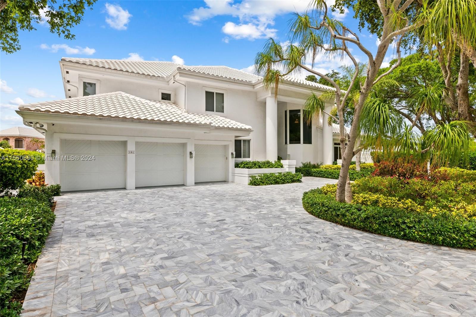 BAY COLONY - Residential