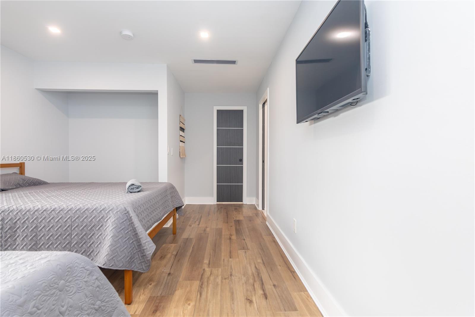 J G HEADS FARMS UNIT A - Residential Lease