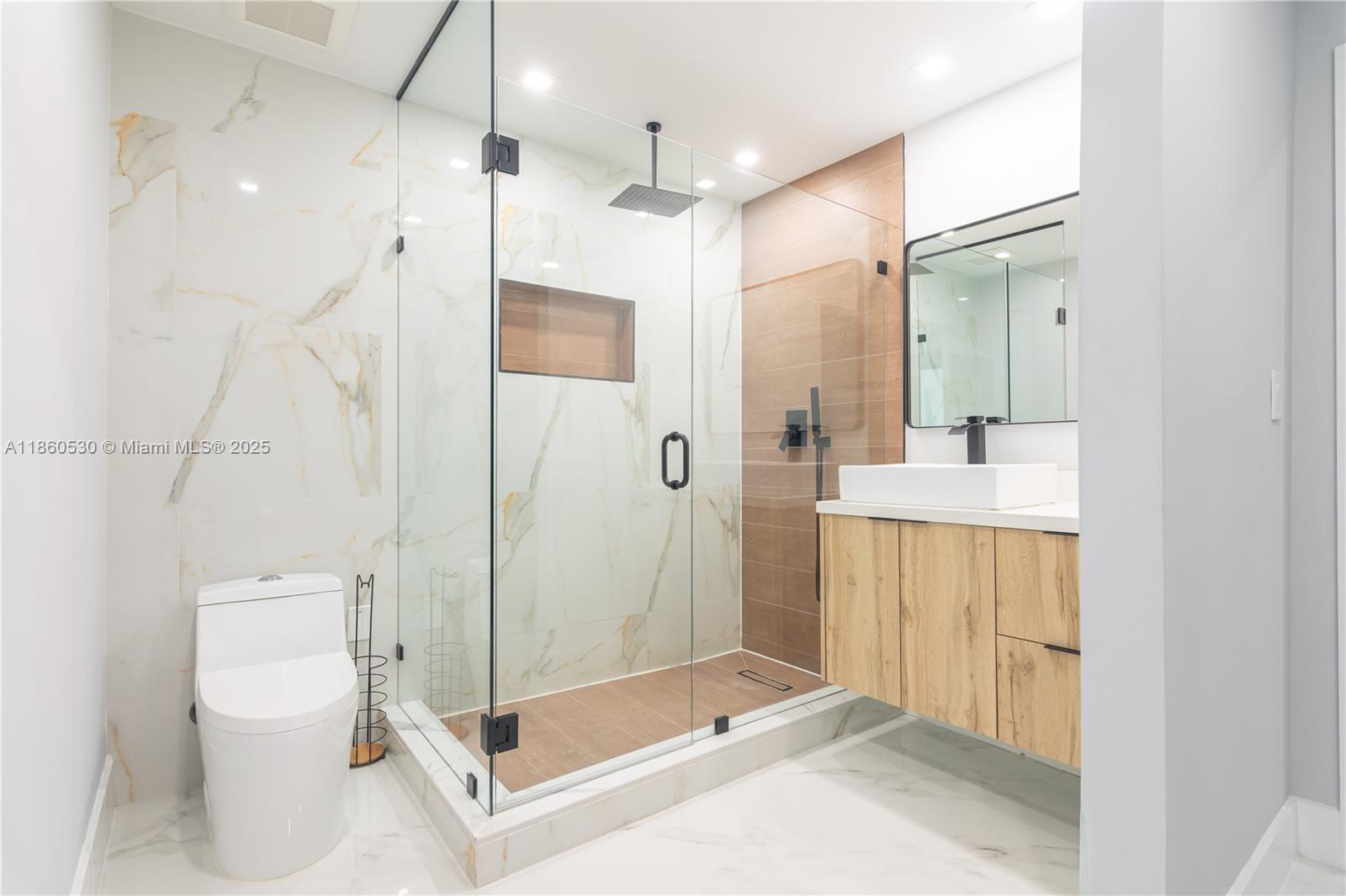 J G HEADS FARMS UNIT A - Residential Lease