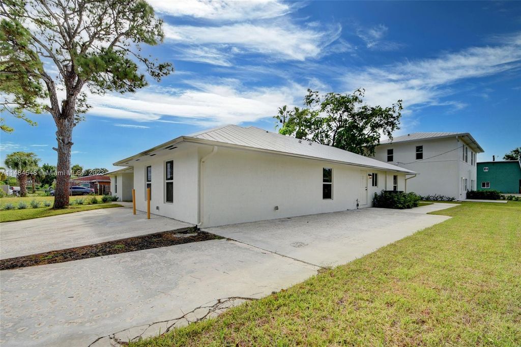 Photo of 4565 Gulfstream Rd #4563, Lake Worth, FL 33461 (MLS # A11484548)