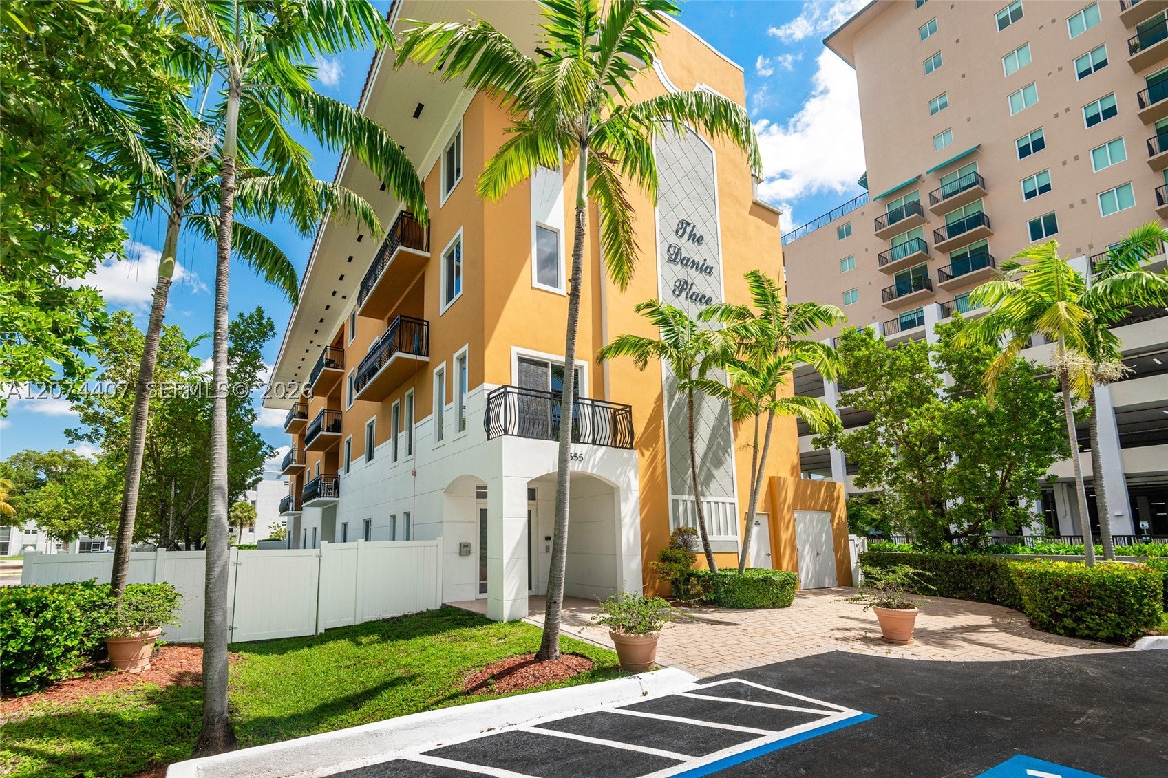 555 E Dania Beach Blvd 9, Dania Beach FL 33004