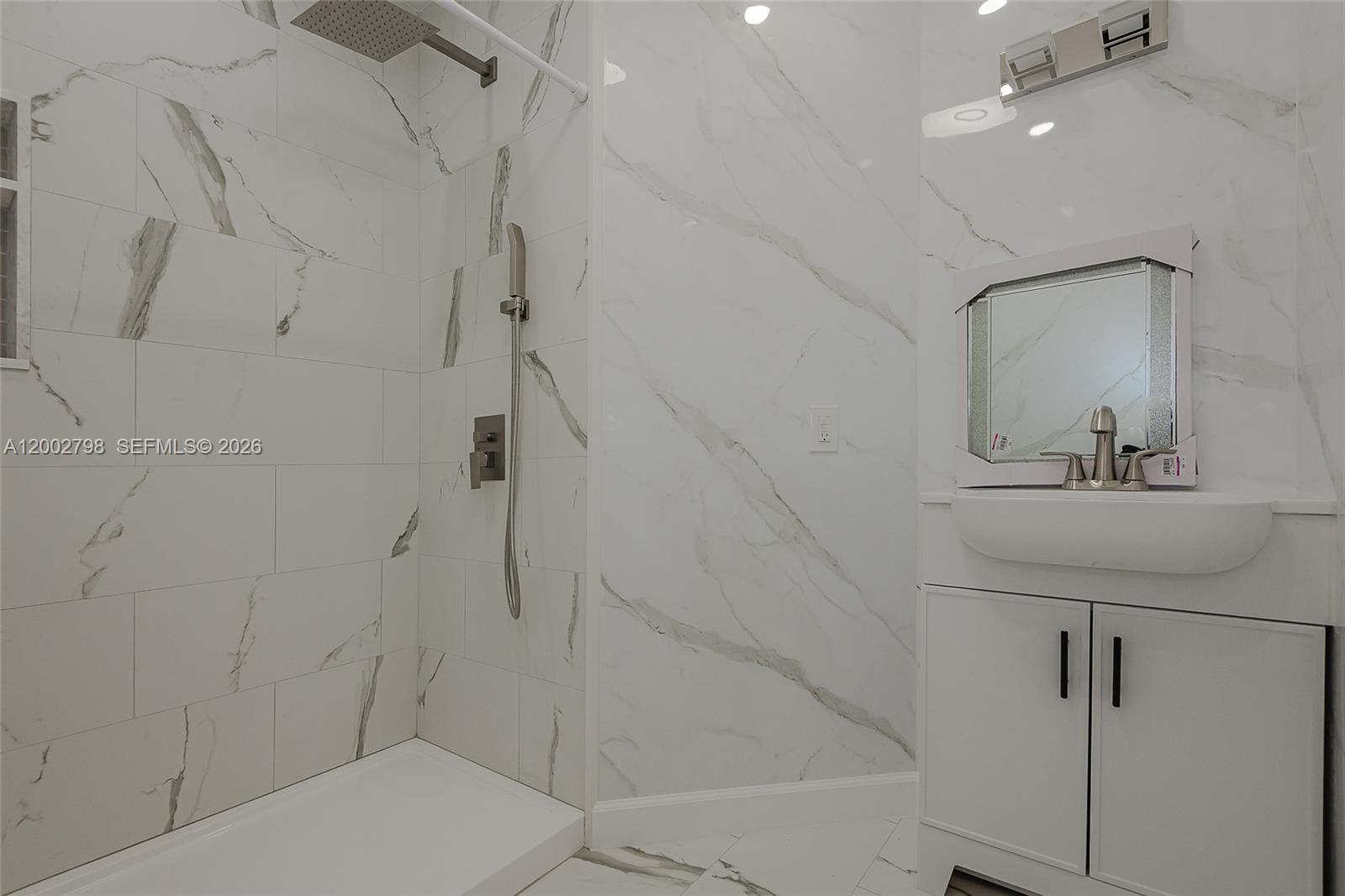 KENDALE WOODS NORTH CONDO - Residential Lease