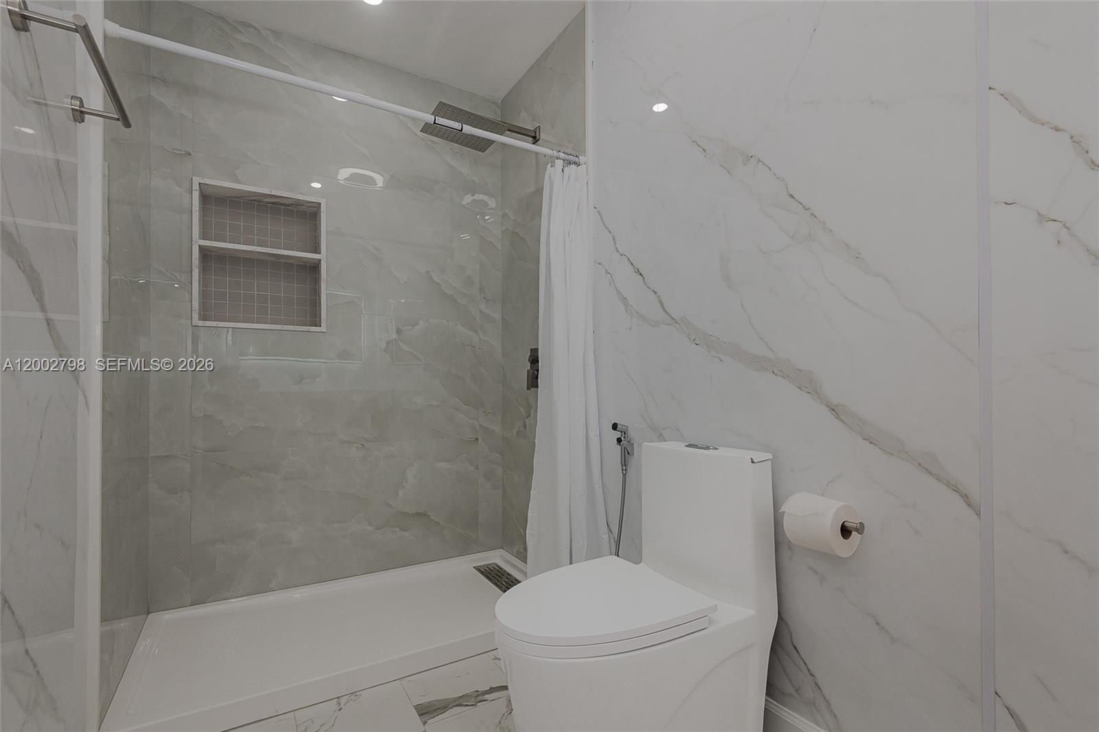 KENDALE WOODS NORTH CONDO - Residential Lease