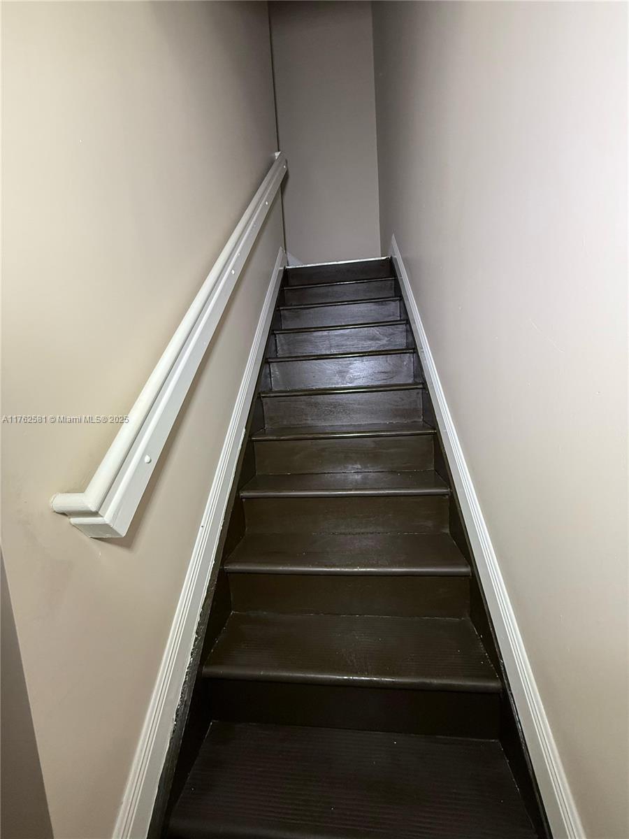 TOWN PARK PLAZA NORTH CON - Residential Lease