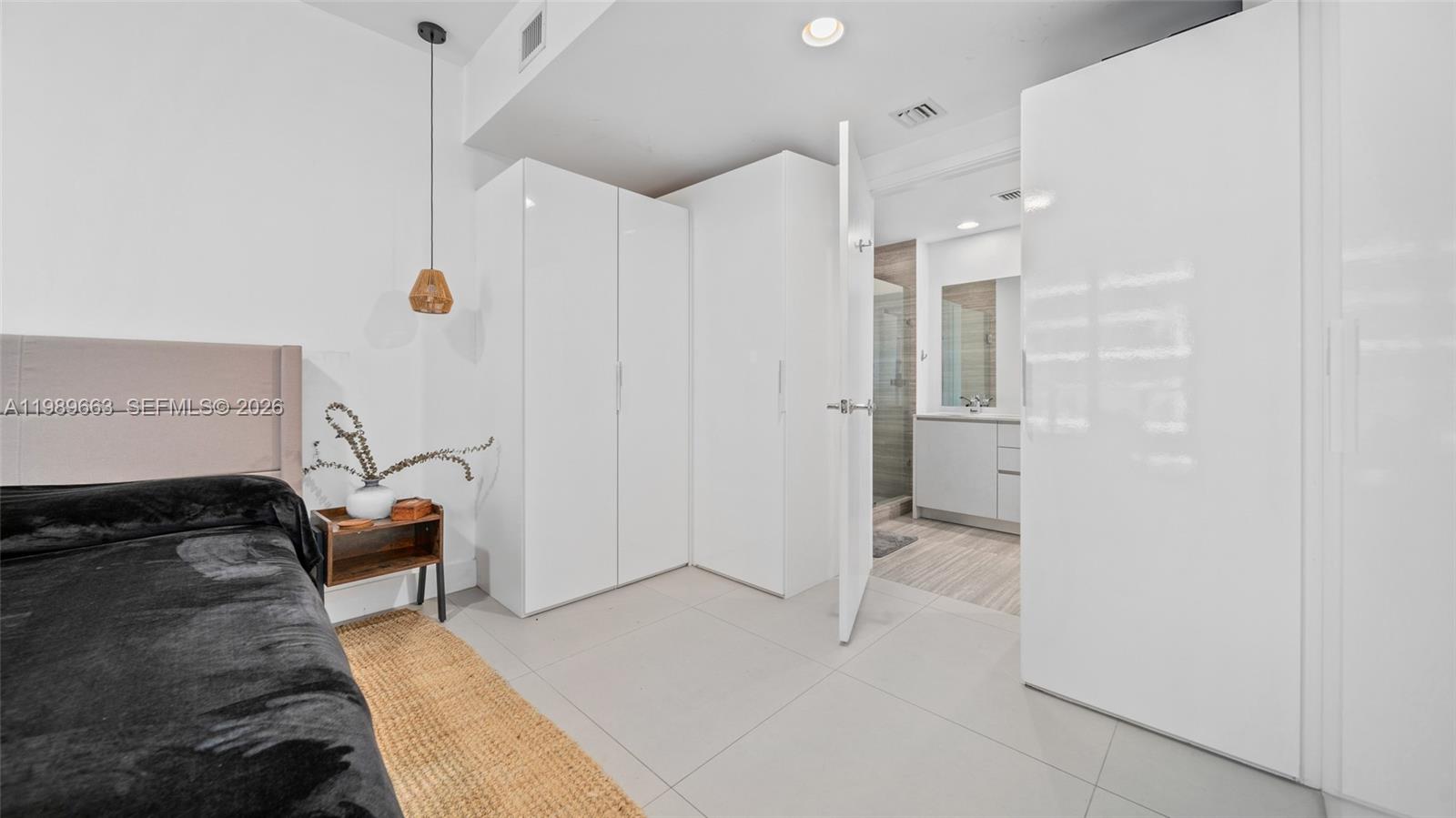 1010 BRICKELL CONDO - Residential Lease