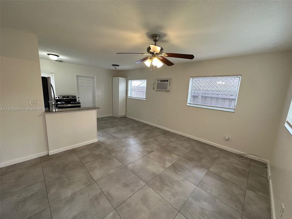 Photo of 307 SW 10 Ave #1, Fort Lauderdale, FL 33312 (MLS # A11913399)