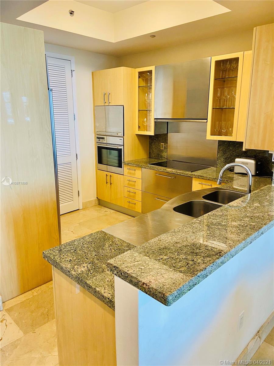 CONTINUUM ON SOUTH BEACH - Residential