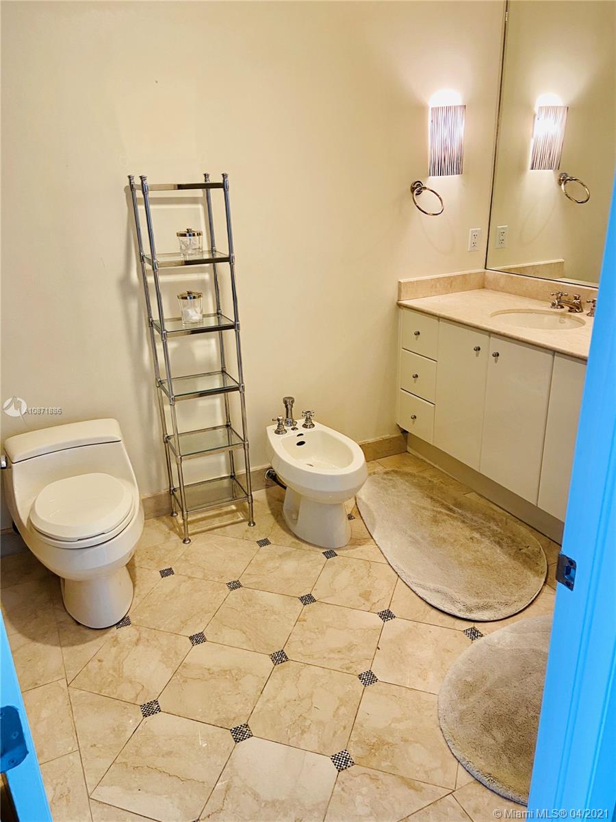 CONTINUUM ON SOUTH BEACH - Residential