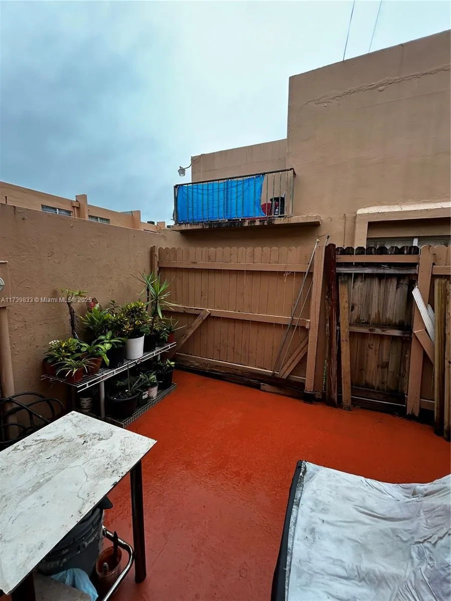 Lauderhill, Florida 33313, United States, 2 Bedrooms Bedrooms, ,2 BathroomsBathrooms,Residential,Pending,7454