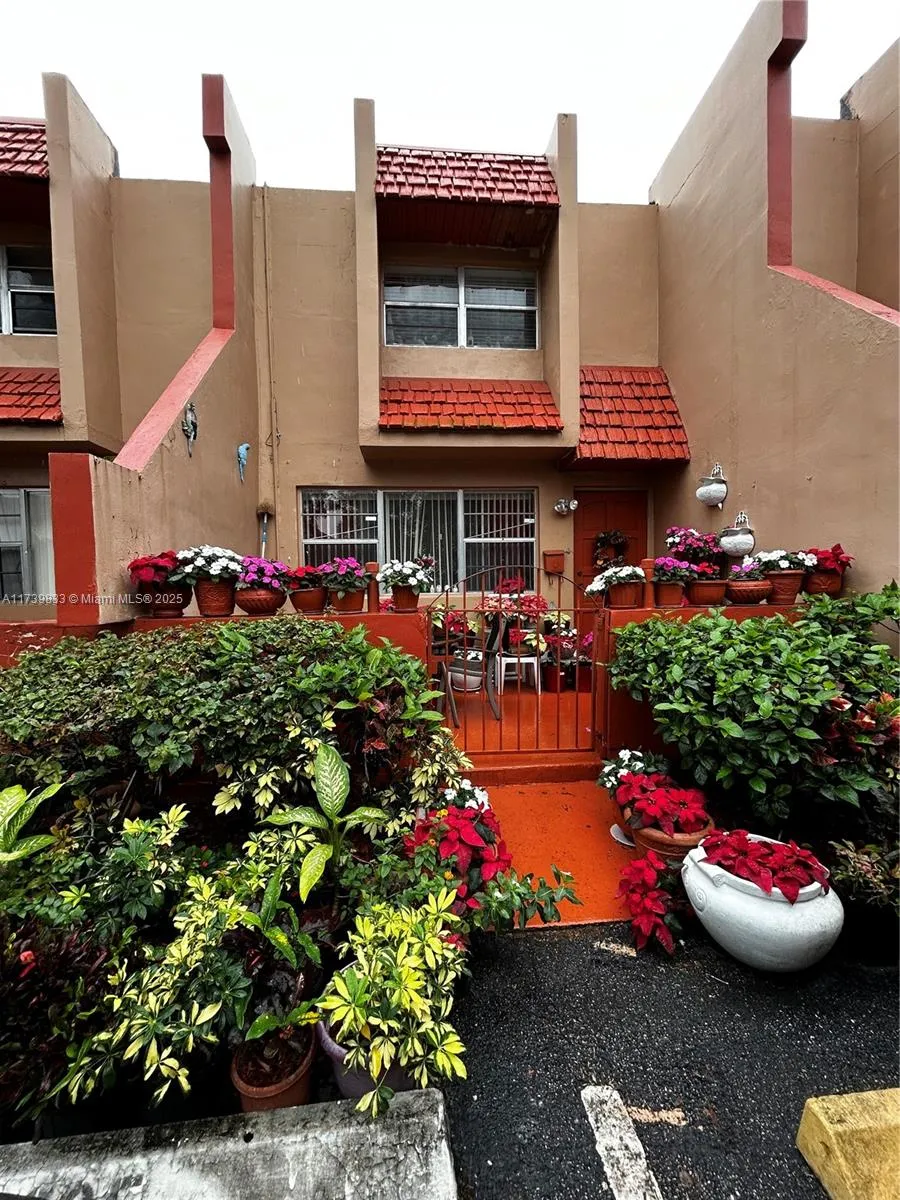 Lauderhill, Florida 33313, United States, 2 Bedrooms Bedrooms, ,2 BathroomsBathrooms,Residential,Pending,7454