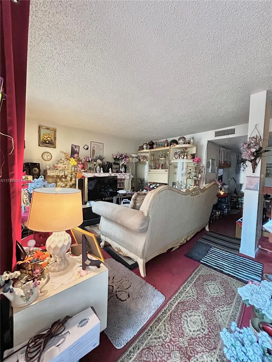 Lauderhill, Florida 33313, United States, 2 Bedrooms Bedrooms, ,2 BathroomsBathrooms,Residential,Pending,7454