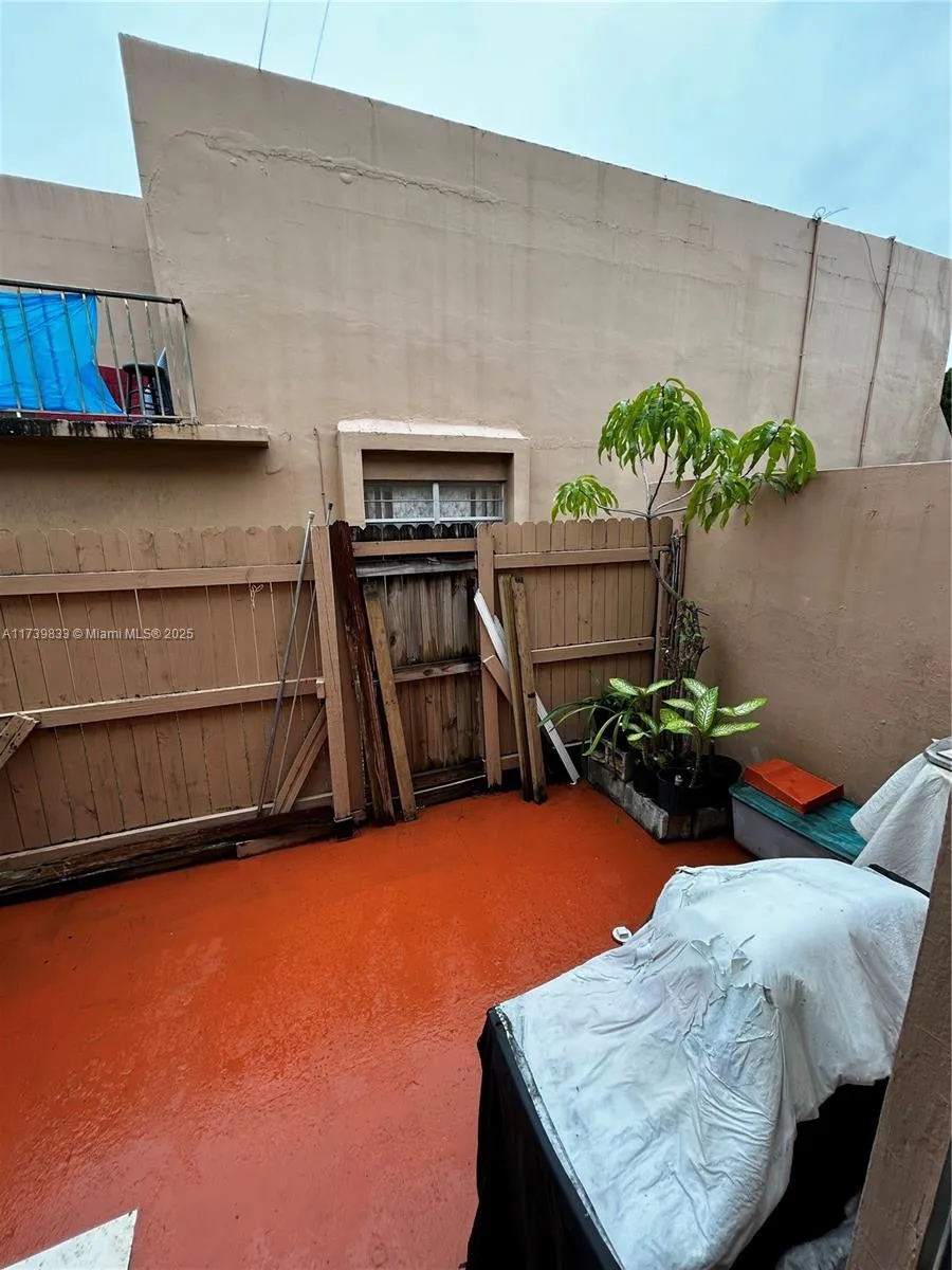 Lauderhill, Florida 33313, United States, 2 Bedrooms Bedrooms, ,2 BathroomsBathrooms,Residential,Pending,7454