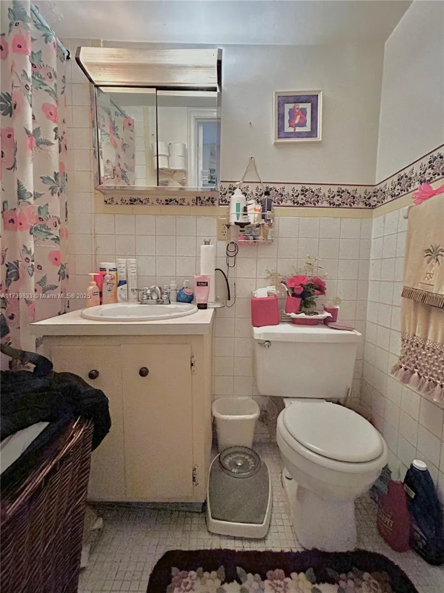 Lauderhill, Florida 33313, United States, 2 Bedrooms Bedrooms, ,2 BathroomsBathrooms,Residential,Pending,7454