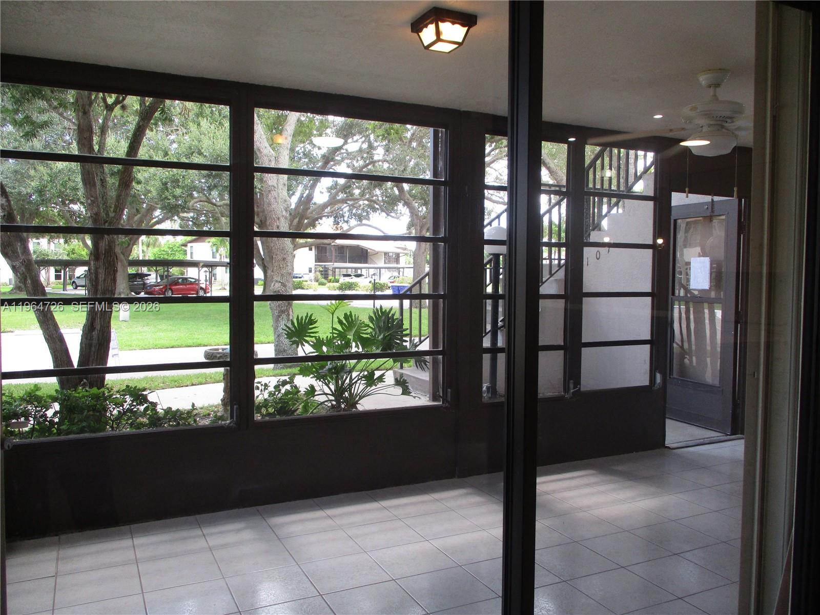 TWIN LAKES SOUTH & TOWN V - Residential