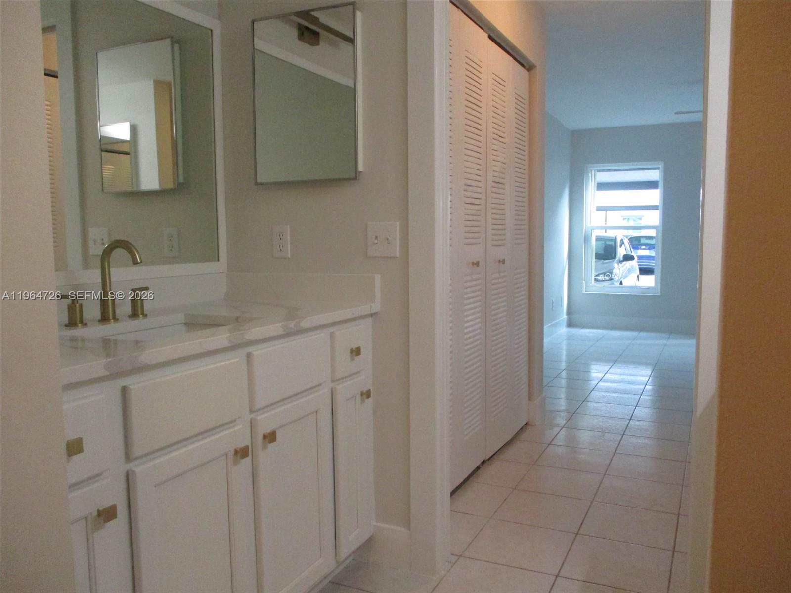 TWIN LAKES SOUTH & TOWN V - Residential