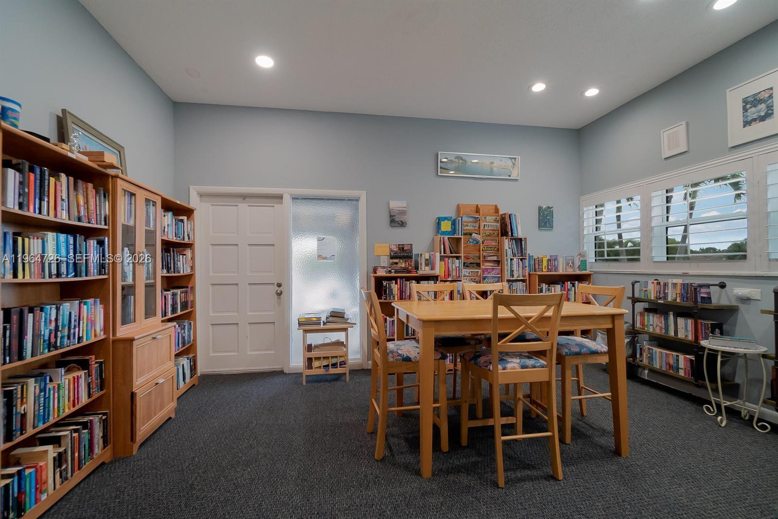 TWIN LAKES SOUTH & TOWN V - Residential