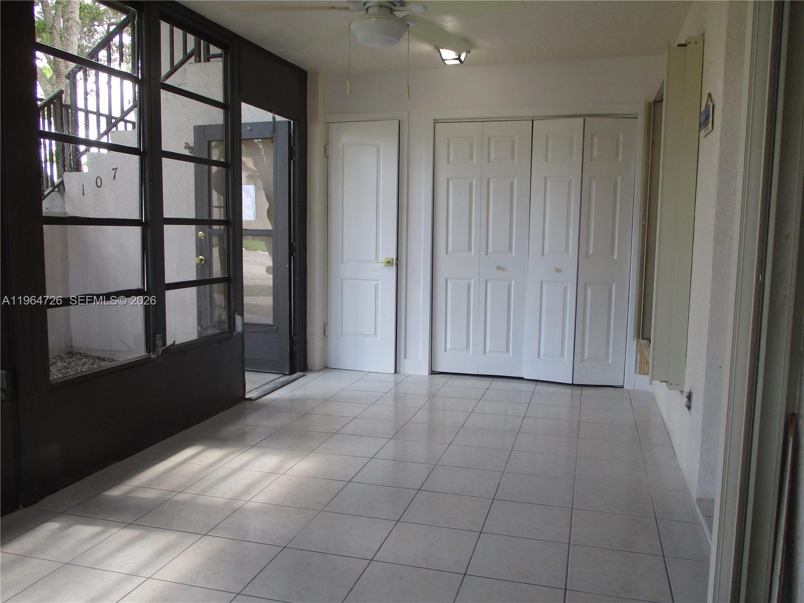 TWIN LAKES SOUTH & TOWN V - Residential