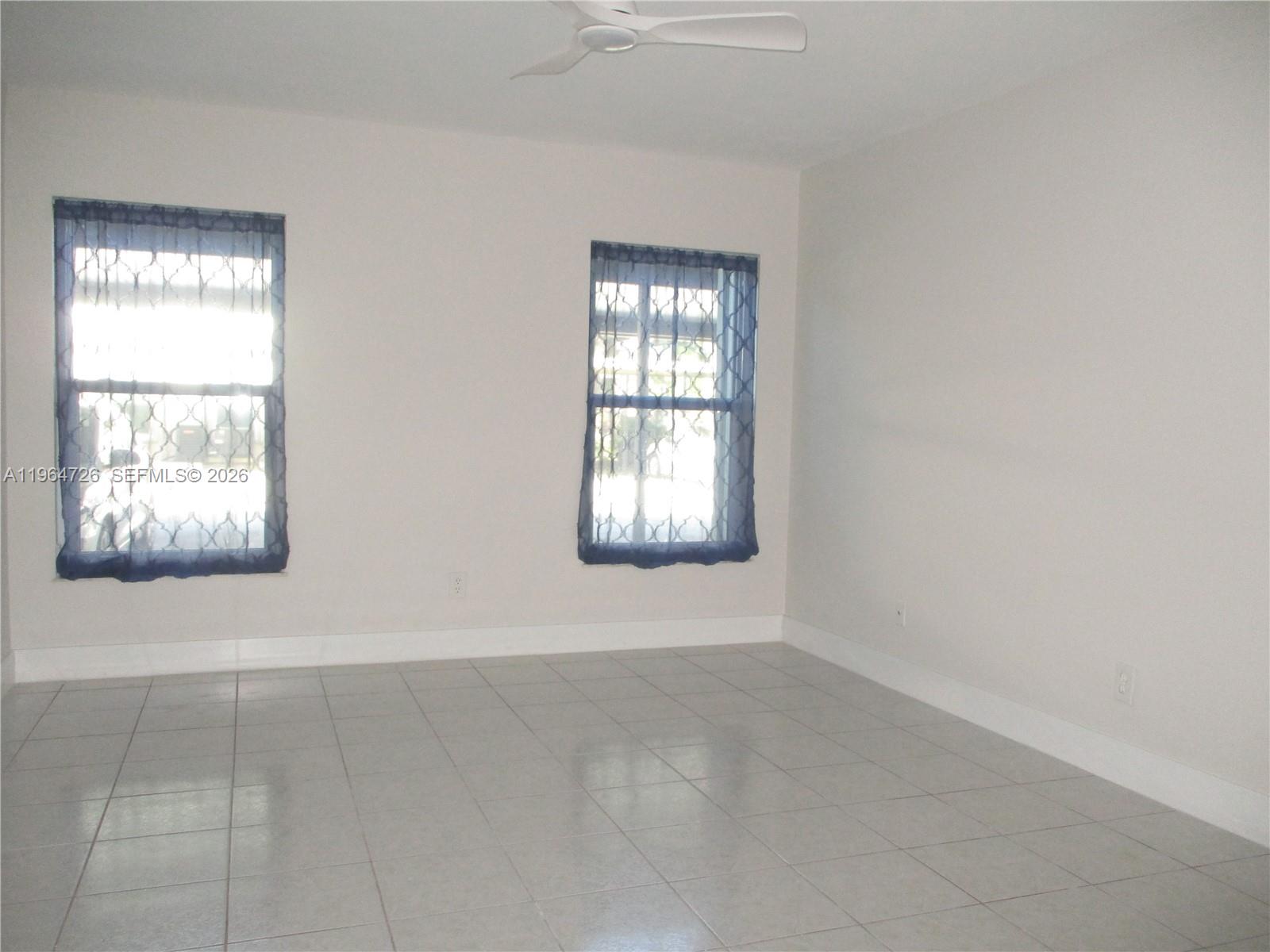 TWIN LAKES SOUTH & TOWN V - Residential