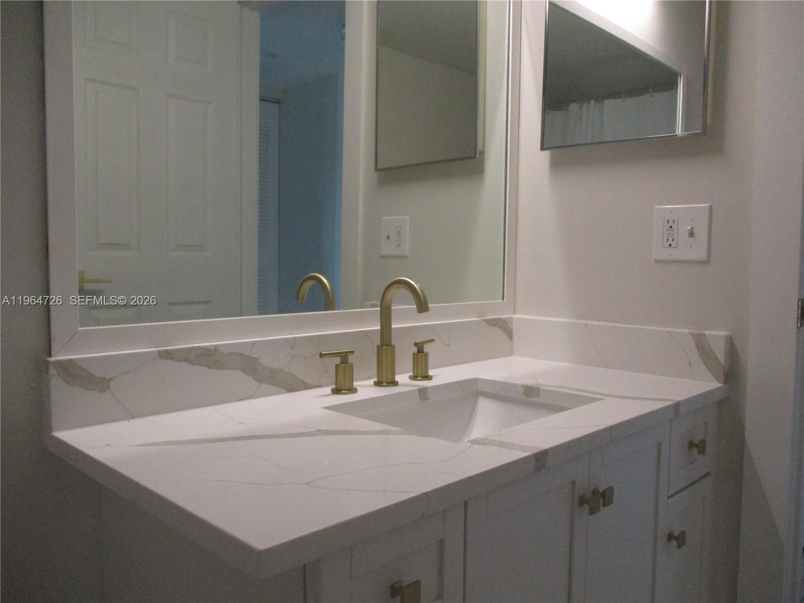 TWIN LAKES SOUTH & TOWN V - Residential