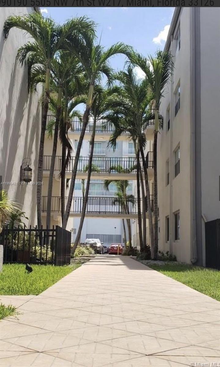 EL LAGO CONDO - Residential Lease
