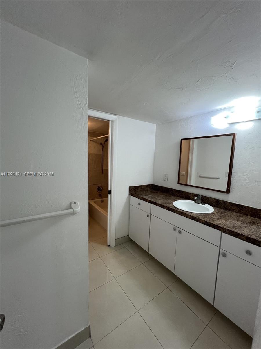 EL LAGO CONDO - Residential Lease