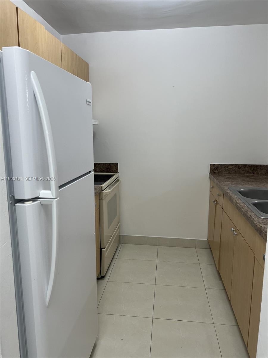 EL LAGO CONDO - Residential Lease