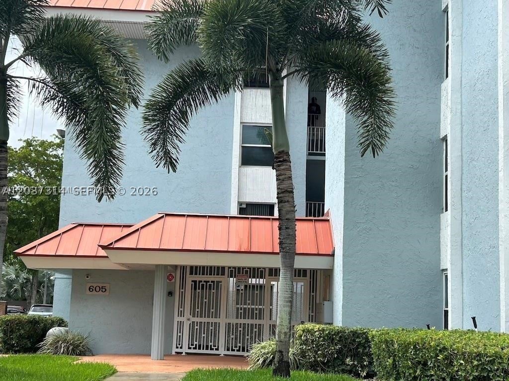 605 S Pine Island Rd 404A, Plantation FL 33324