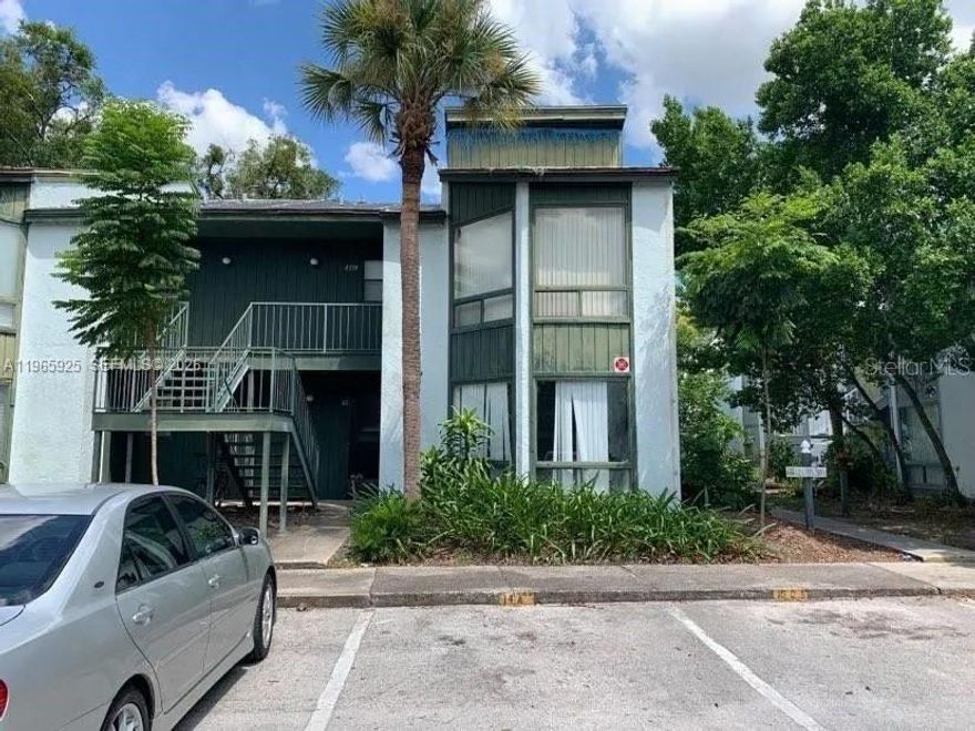 condo near Millenia Mall, Universal Studios, shoppings and restaurants. Large one-bedroom model. Kitchen open to living room and dining area creating a spacious feel. UNIT IS RENTED $1300/mo