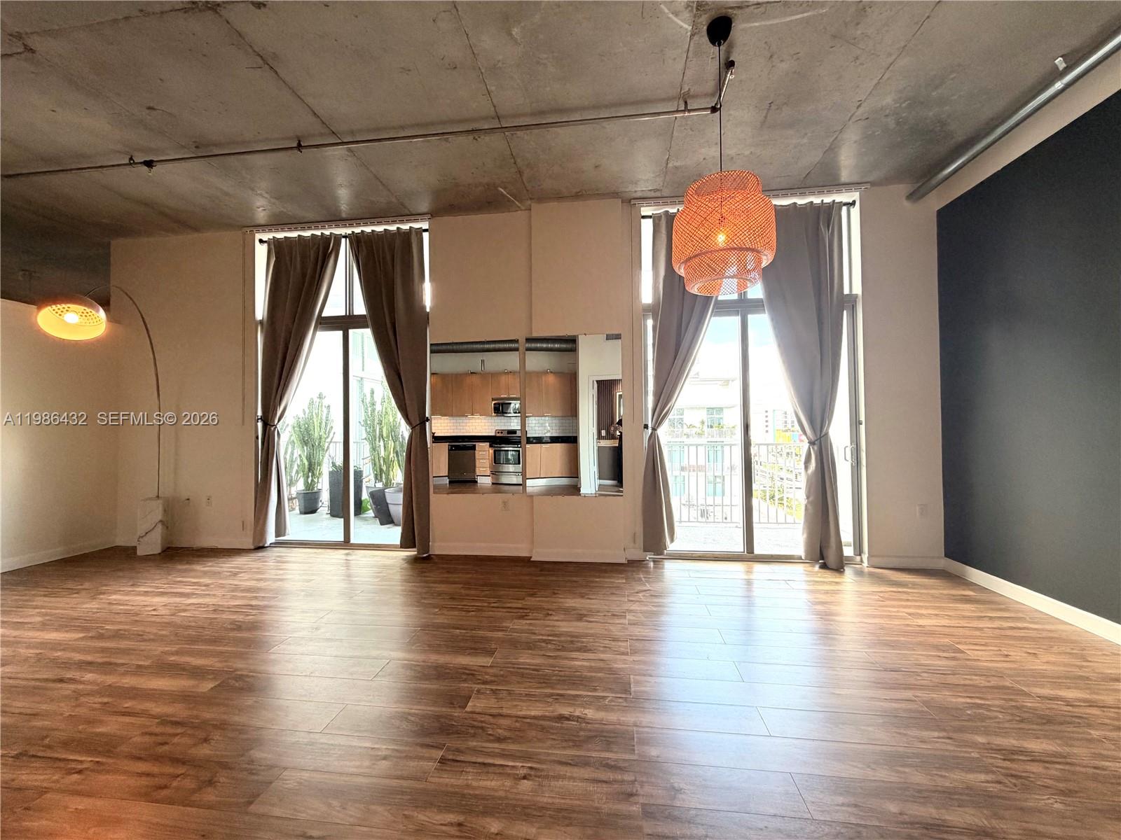LOFTS AT HOLLYWOOD STATIO - Residential
