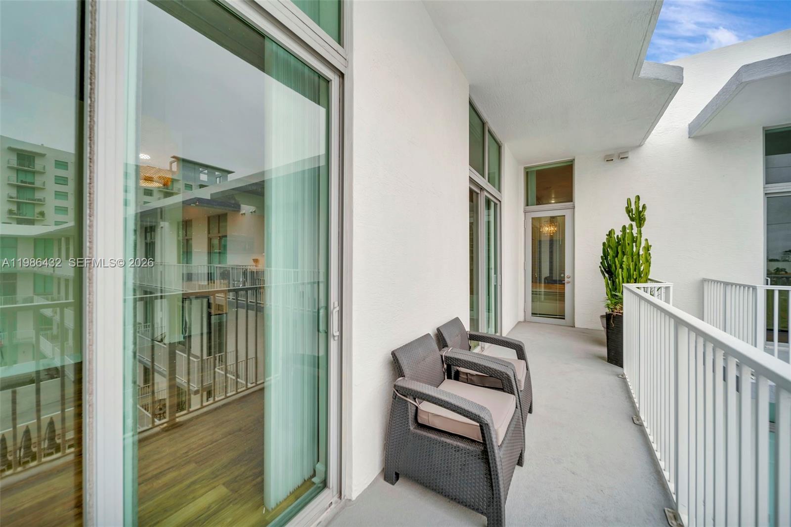 LOFTS AT HOLLYWOOD STATIO - Residential