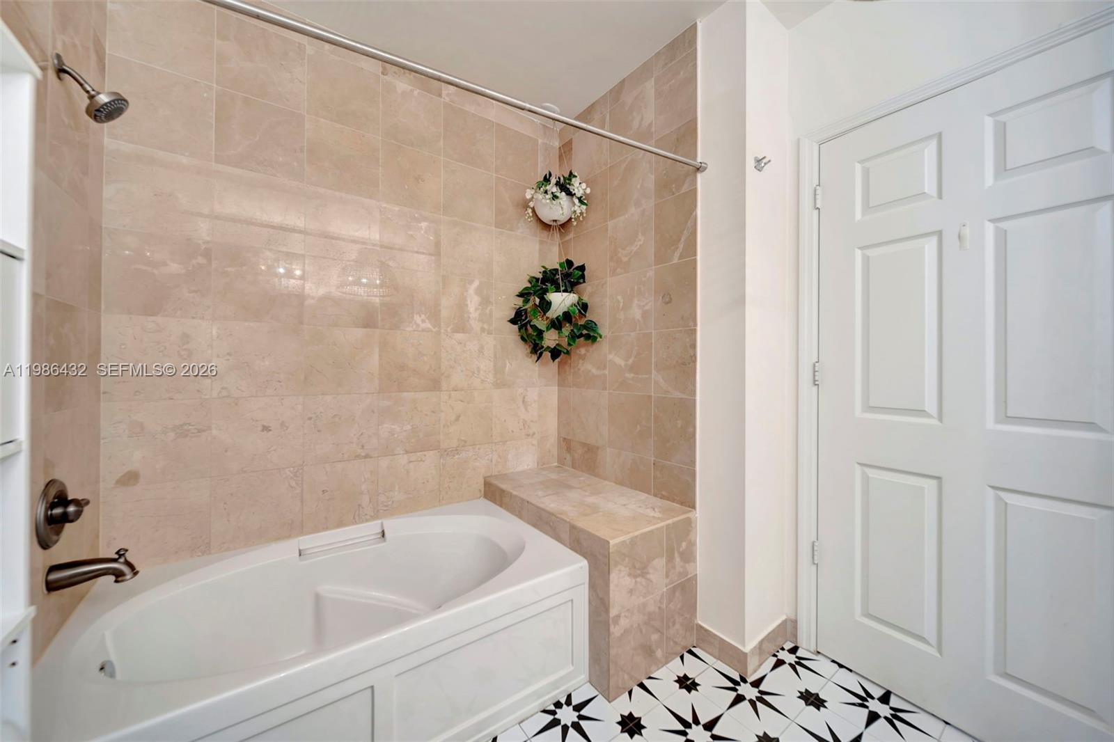 LOFTS AT HOLLYWOOD STATIO - Residential