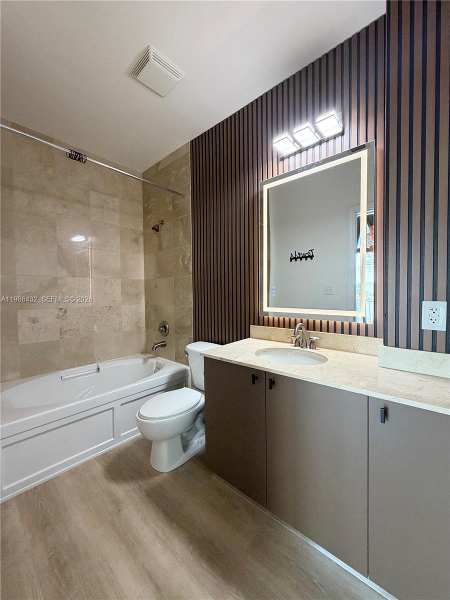 LOFTS AT HOLLYWOOD STATIO - Residential