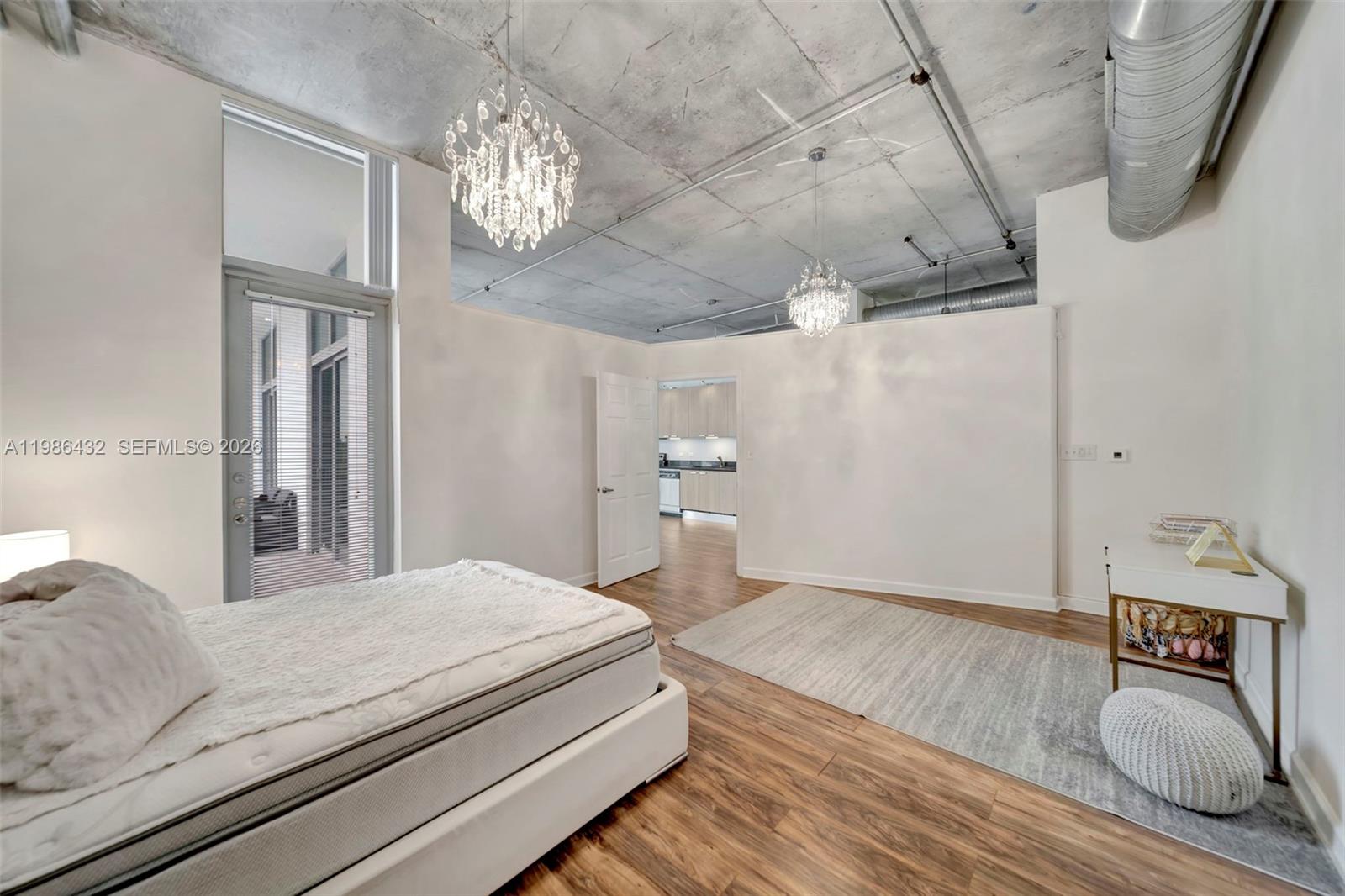 LOFTS AT HOLLYWOOD STATIO - Residential