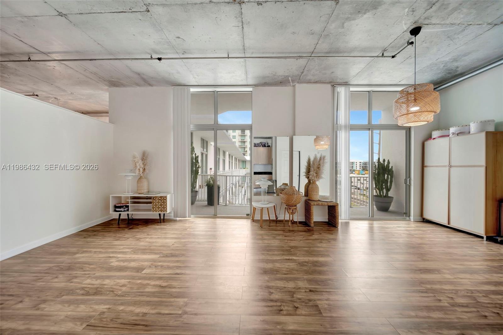 LOFTS AT HOLLYWOOD STATIO - Residential