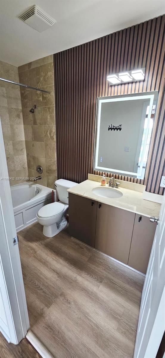 LOFTS AT HOLLYWOOD STATIO - Residential