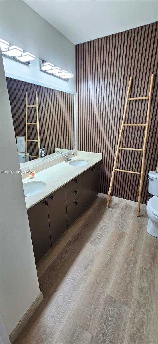 LOFTS AT HOLLYWOOD STATIO - Residential