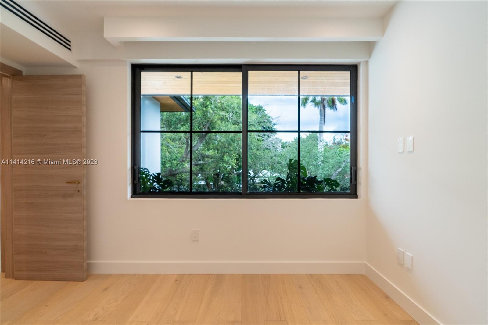 PARK PLAZA CORR PL OF - Residential