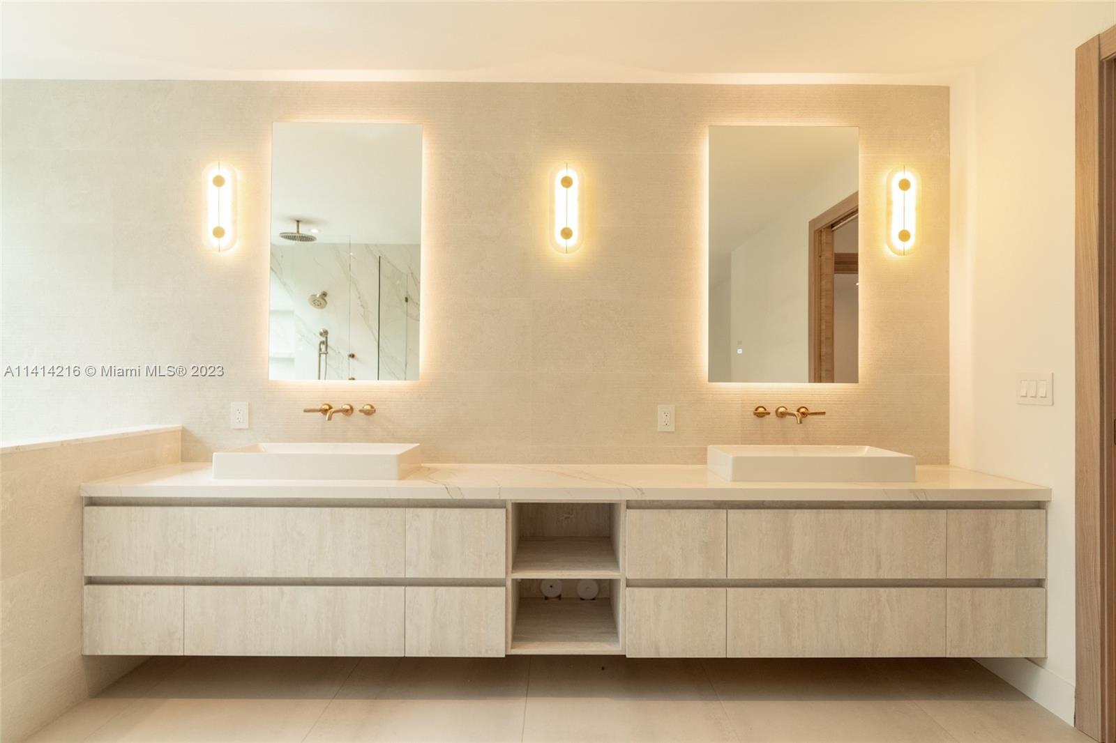 PARK PLAZA CORR PL OF - Residential