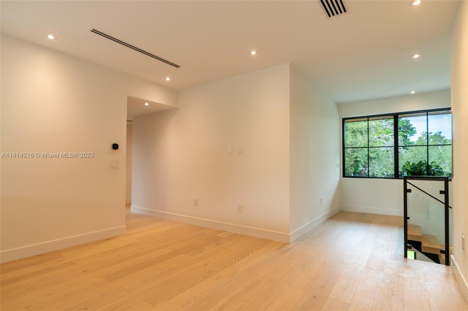 PARK PLAZA CORR PL OF - Residential