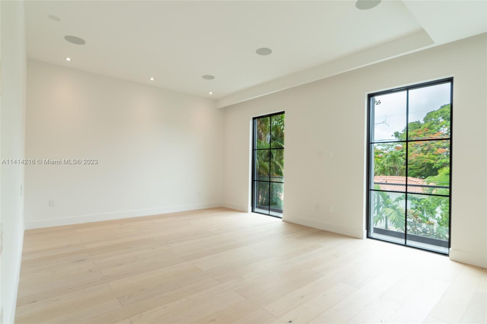 PARK PLAZA CORR PL OF - Residential