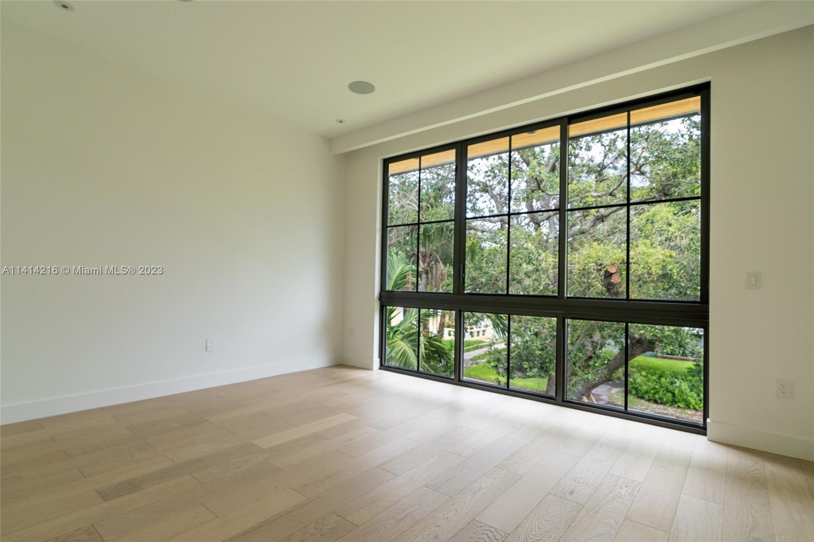 PARK PLAZA CORR PL OF - Residential