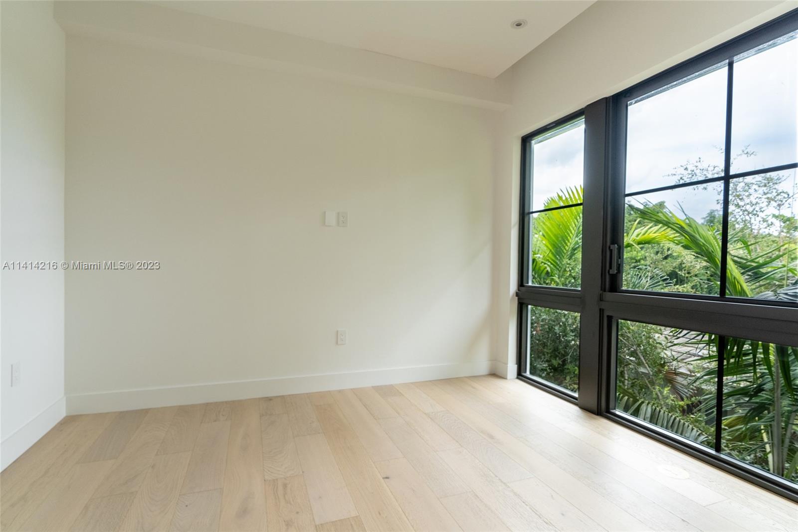 PARK PLAZA CORR PL OF - Residential