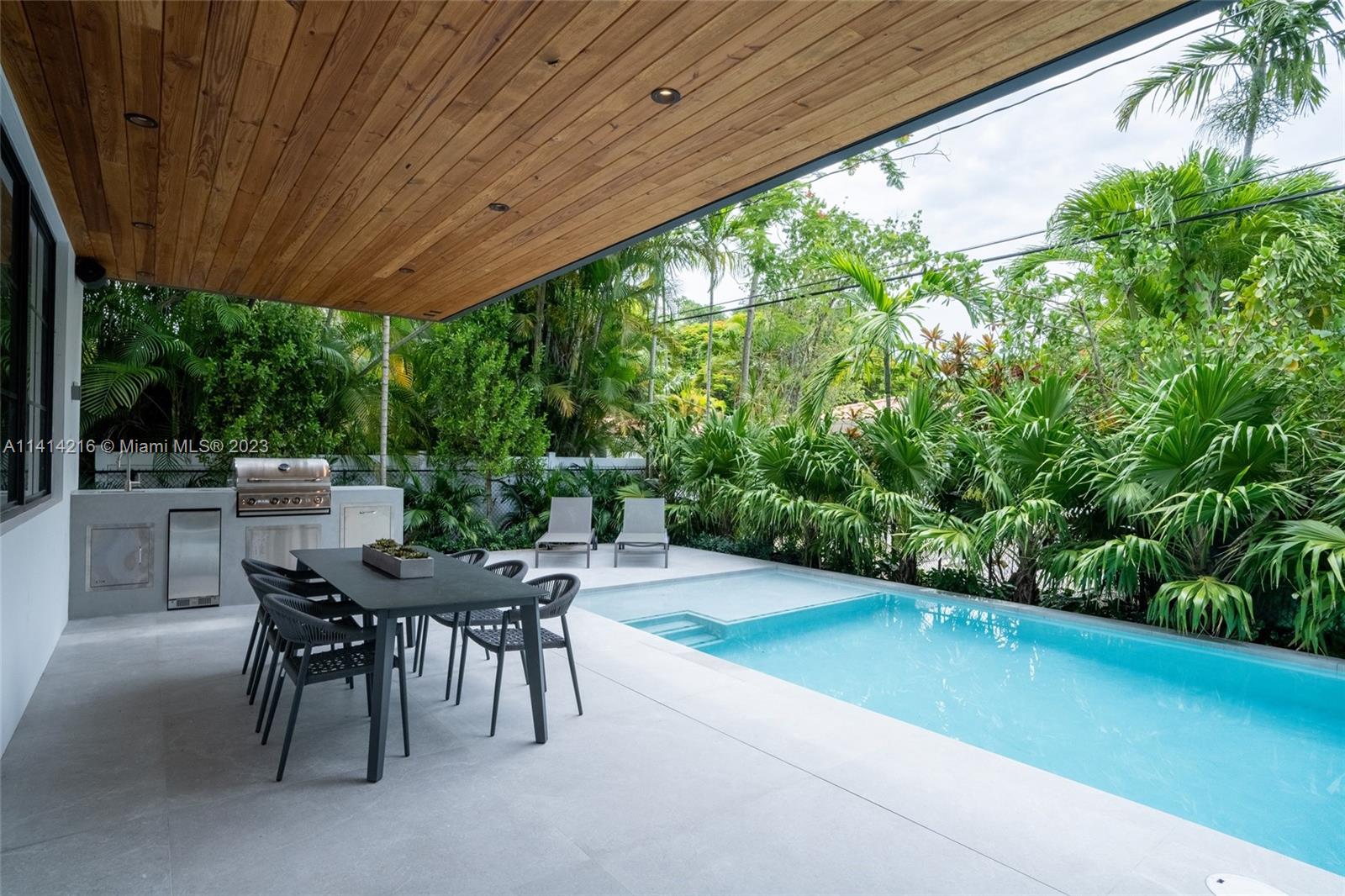 PARK PLAZA CORR PL OF - Residential