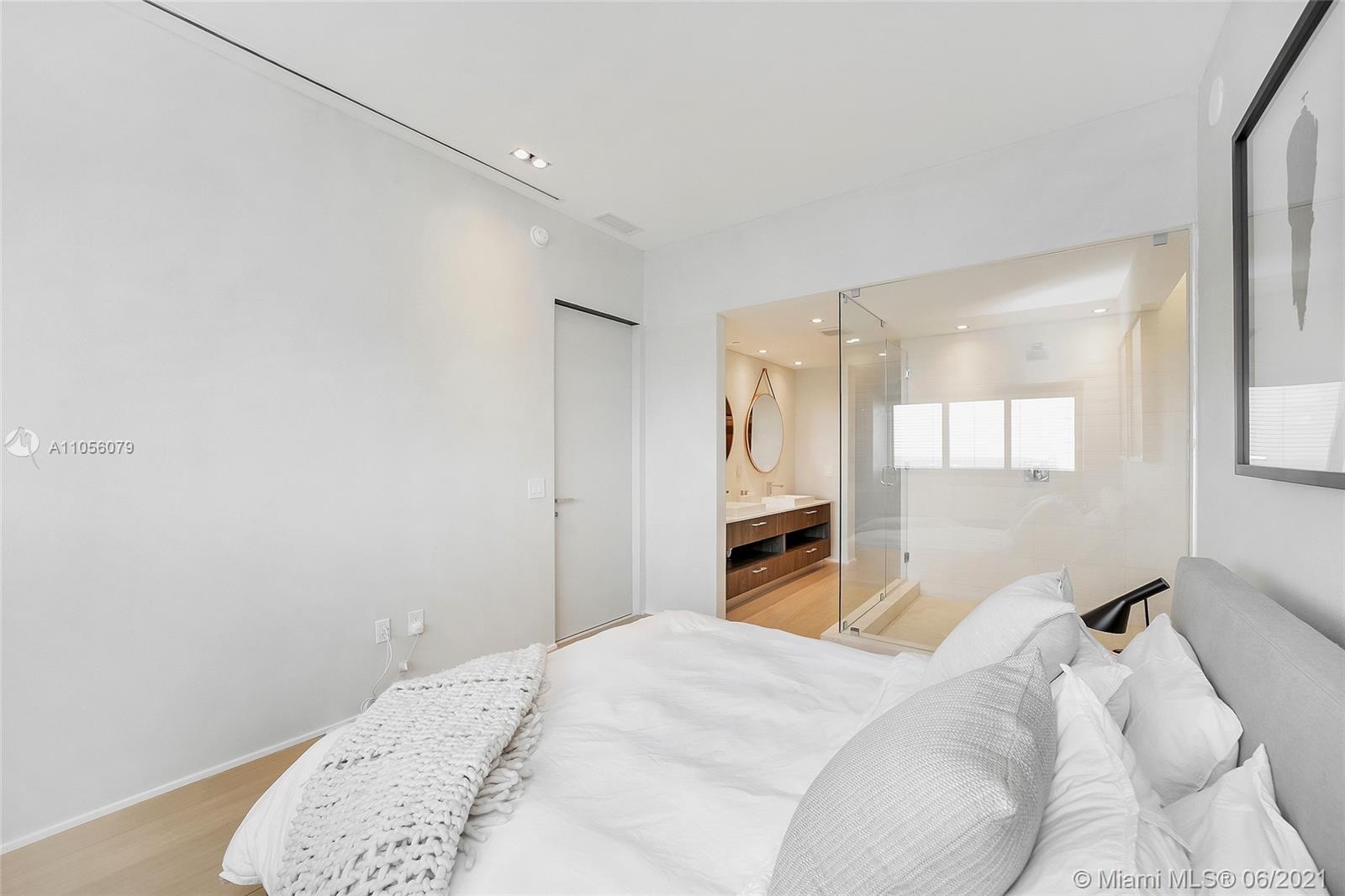 PARAISO BAY CONDO - Residential